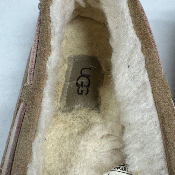 UGG Women's Dakota Wool Lined Suede Slipper - Size 8. - Picture 2 of 15